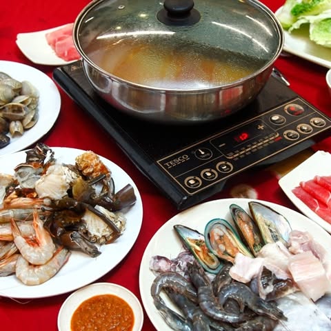 FAT ONE STEAMBOAT (SUNWAY) SDN. BHD. logo