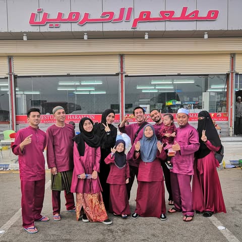 FLYWORLD TRAVEL & TOURS SDN. BHD. logo