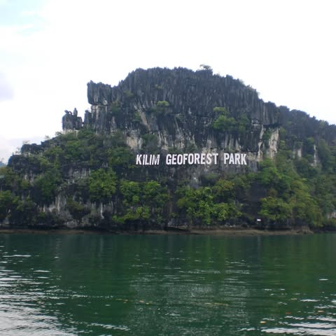 NR NORTHERN RAINFOREST TRAVEL SDN. BHD. logo